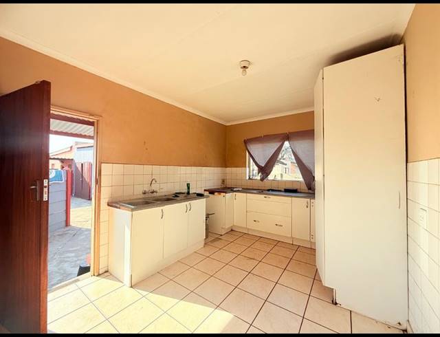 3 BEDROOM HOUSE FOR SALE IN VANDERBIJLPARK CE 4